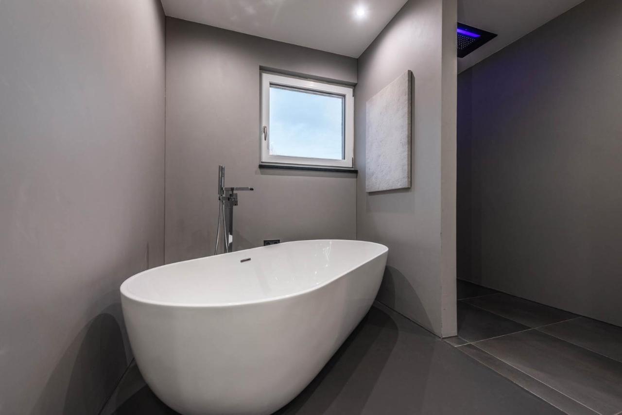Moderne Villa Mit Whirlpool Und Heimkino วัลด์เคอร์เชิน ภายนอก รูปภาพ